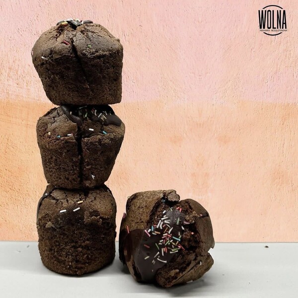 Muffinki waniliowe (2 szt.) i czekoladowe (2 sztuki)